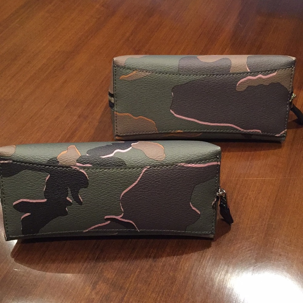 Coach cosmetic case camoflauge - Picture 5 of 5